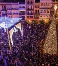 Alumbrado de Navidad en Sevilla. Encendido luces. Iluminación navideña